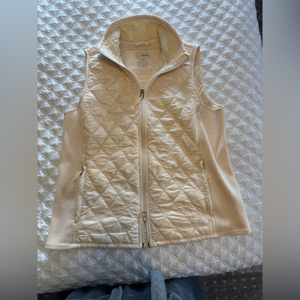 LL Bean Women's Large cream colored Quilted Sherpa Lined Full-Zip Vest  Pockets